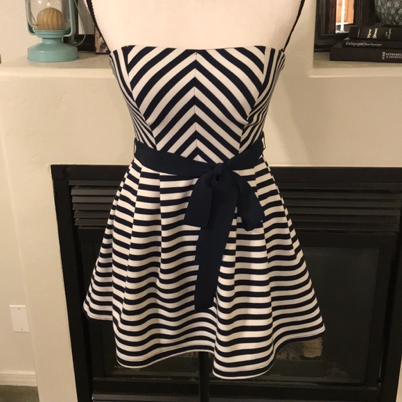 Forever 21 Dresses & Skirts - 5/$20! Size L XXI Forever 21 Navy Strapless Dress Forever 21 Dresses & Skirts - 5/$20! Size L XXI Forever 21 Navy Strapless Dress